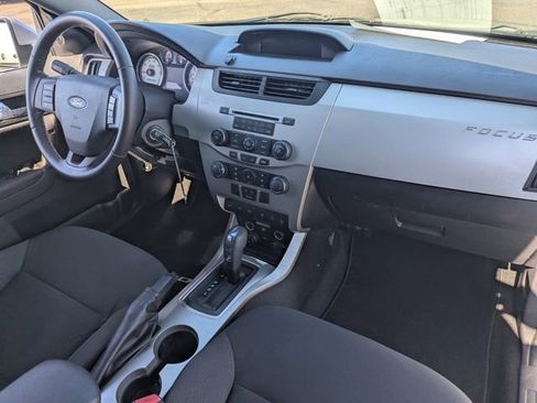 Used 2010 Ford Focus SES image 12