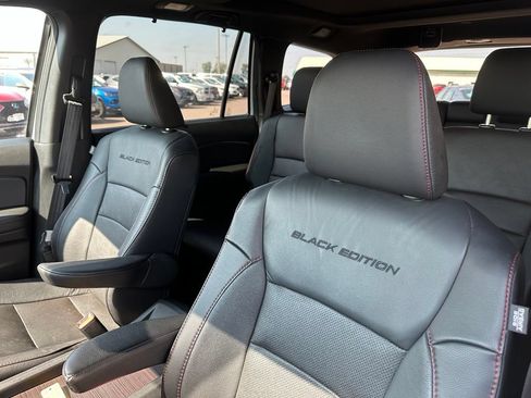 Used 2022 Honda Pilot Black Edition image 14