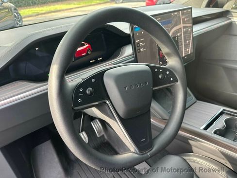 Used 2025 Tesla Model X image 18