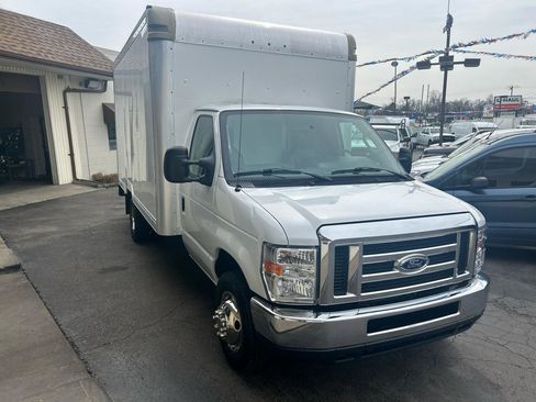 Used 2019 Ford E-350 and Econoline 350 Super Duty w/ Power Windows & Locks Group image 3