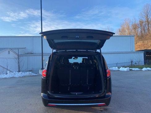 New 2026 Chrysler Pacifica Select image 14