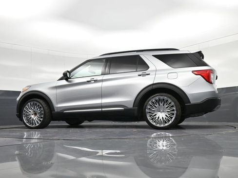 Used 2020 Ford Explorer XLT w/ Equipment Group 202A RWD image 32