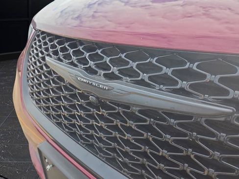 Used 2023 Chrysler Pacifica Touring-L w/ S Appearance Package image 37