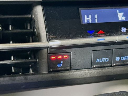 Used 2021 Toyota Sienna XLE image 21