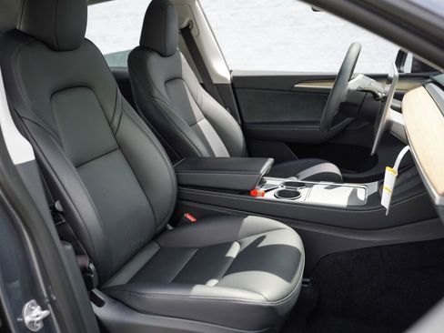 Used 2023 Tesla Model Y Long Range image 24