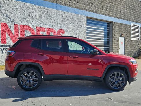 New 2026 Jeep Compass Latitude image 8