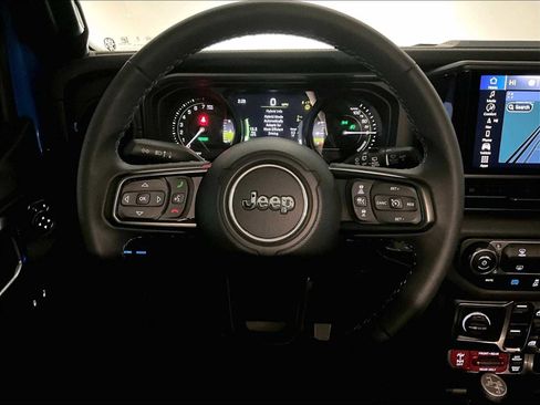Used 2024 Jeep Wrangler Rubicon w/ Technology Group image 18