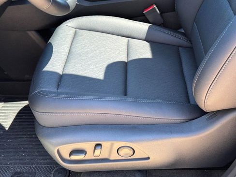 New 2026 Chevrolet Equinox LT w/ Convenience Package II image 15