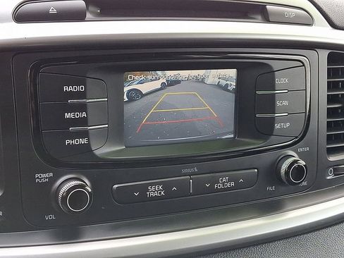 Used 2017 Kia Sorento LX image 19