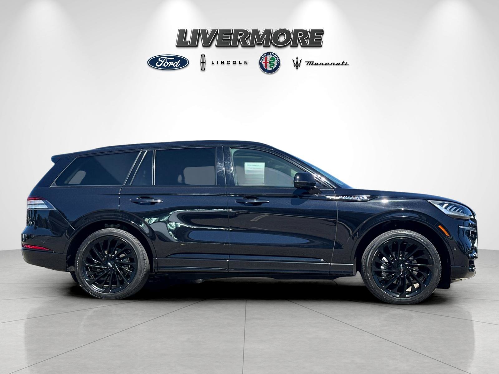 Certified 2024 Lincoln Aviator Reserve w/ Equipment Group 201A AWD/4WD image 2
