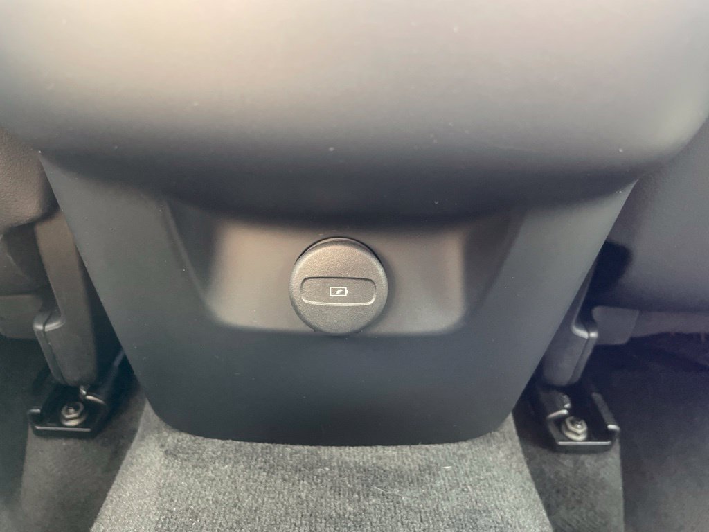 Certified 2024 Volvo XC60 B5 Plus w/ Climate Package AWD/4WD image 17