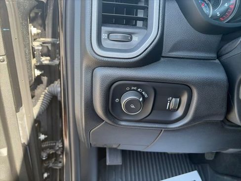 Used 2024 RAM 2500 Tradesman w/ Chrome Appearance Group AWD/4WD image 18