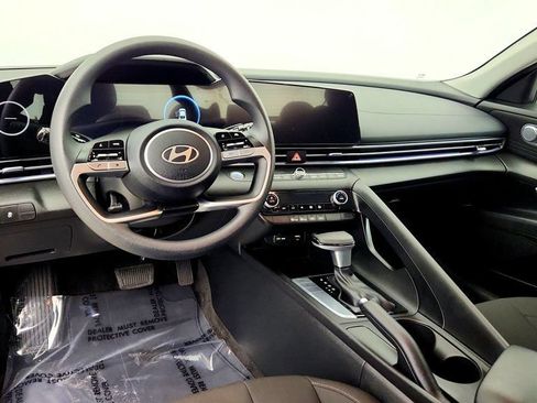 Used 2024 Hyundai Elantra SEL FWD image 12