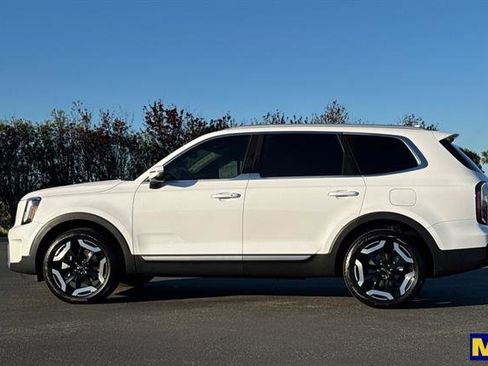 Used 2025 Kia Telluride EX image 7