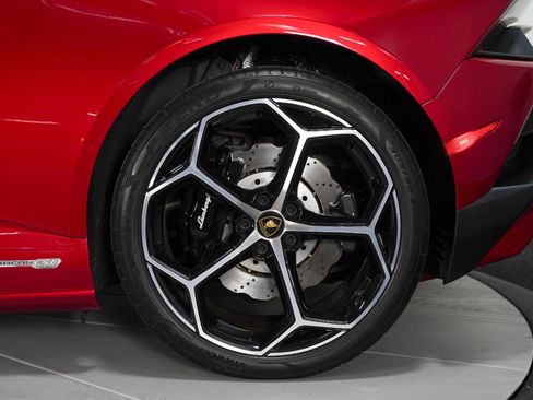 Used 2021 Lamborghini Huracan EVO image 18