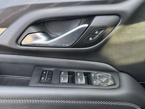 Used 2022 GMC Yukon Denali w/ Denali Premium Package image 17