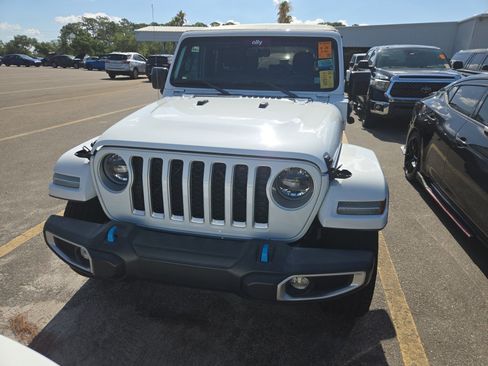 Used 2023 Jeep Wrangler Unlimited Sahara AWD/4WD image 2