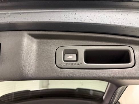 Used 2024 Honda CR-V EX-L image 9