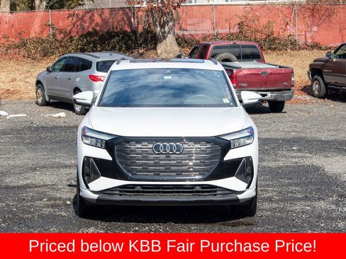 Used 2024 Audi Q4 e-tron Premium AWD/4WD image 2
