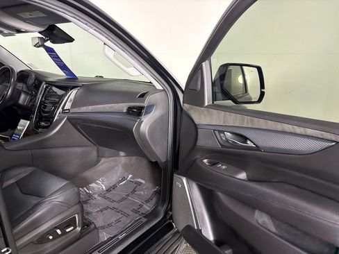 Used 2020 Cadillac Escalade Luxury AWD/4WD image 38