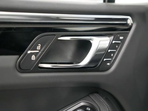 New 2026 Porsche Macan image 22