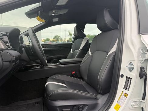 Certified 2025 Toyota Camry SE FWD image 14
