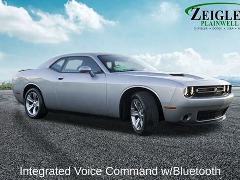 Used 2016 Dodge Challenger SXT image 4