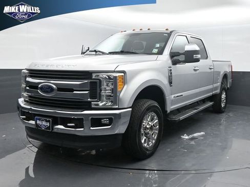 Used 2017 Ford F250 XLT w/ XLT Premium Package image 3