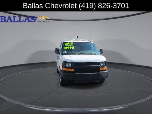 Used 2018 Chevrolet Express 2500 w/ Driver Convenience Package RWD image 3