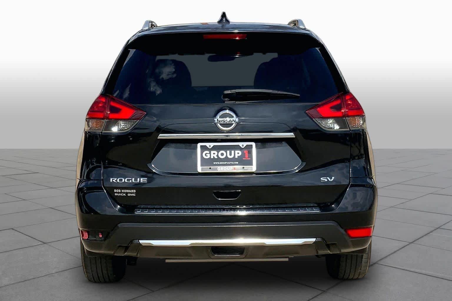 Used 2017 Nissan Rogue SV FWD image 5