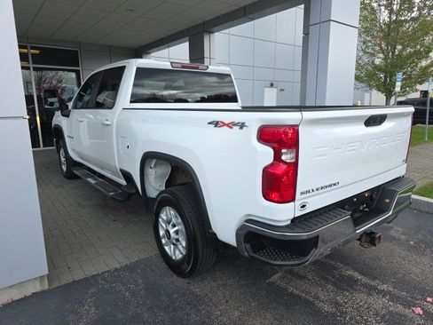Used 2024 Chevrolet Silverado 2500 LT image 2