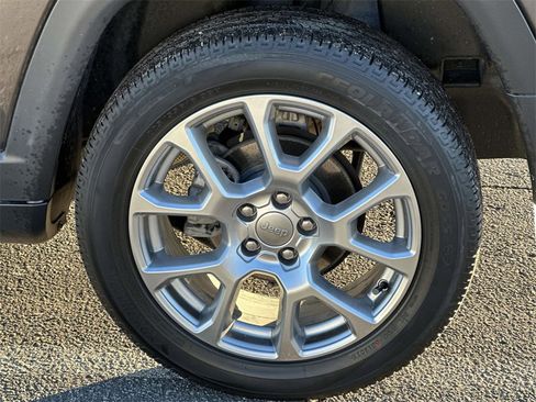 Used 2022 Jeep Compass Latitude image 9