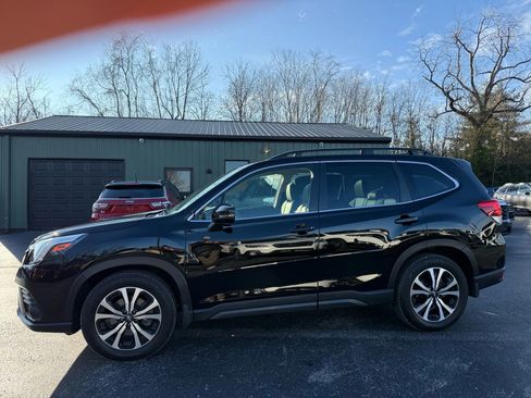 Used 2023 Subaru Forester Limited image 3