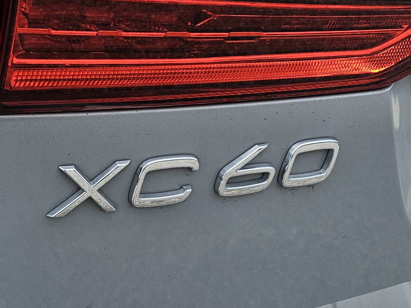 Used 2024 Volvo XC60 B5 Ultimate w/ Protection Package Premier AWD/4WD image 13