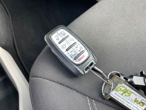 Used 2023 Chrysler Voyager LX image 21