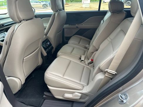 Used 2020 Lincoln Aviator 2WD image 16