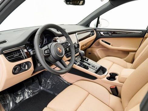 New 2026 Porsche Macan image 4