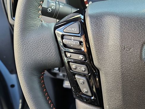 Certified 2025 Nissan Frontier Pro-X w/ Pro Convenience Package image 21