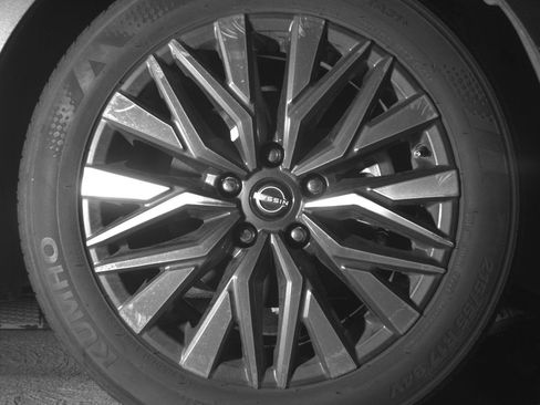 Used 2025 Nissan Altima 2.5 SV FWD image 13