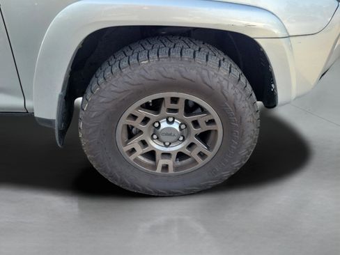 Used 2020 Toyota 4Runner Venture AWD/4WD image 16