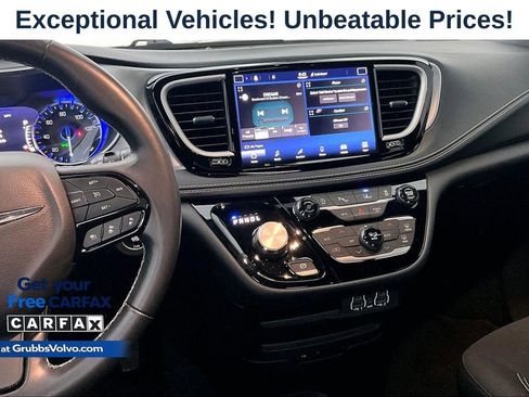 Used 2021 Chrysler Pacifica Touring w/ S Appearance Package FWD image 6