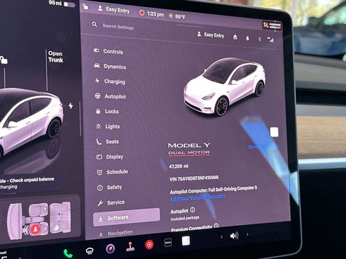 Used 2022 Tesla Model Y Performance image 31
