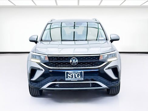 Used 2023 Volkswagen Taos SE image 2