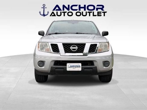 Used 2013 Nissan Frontier SV RWD image 2