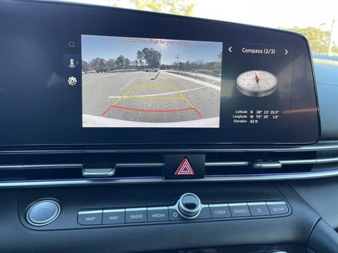 Used 2024 Hyundai Elantra SEL image 11