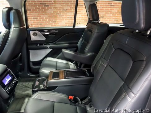 Used 2026 Lincoln Aviator Reserve AWD/4WD image 13