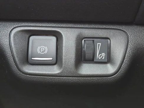 Used 2022 GMC Acadia SLT w/ Preferred Package image 13