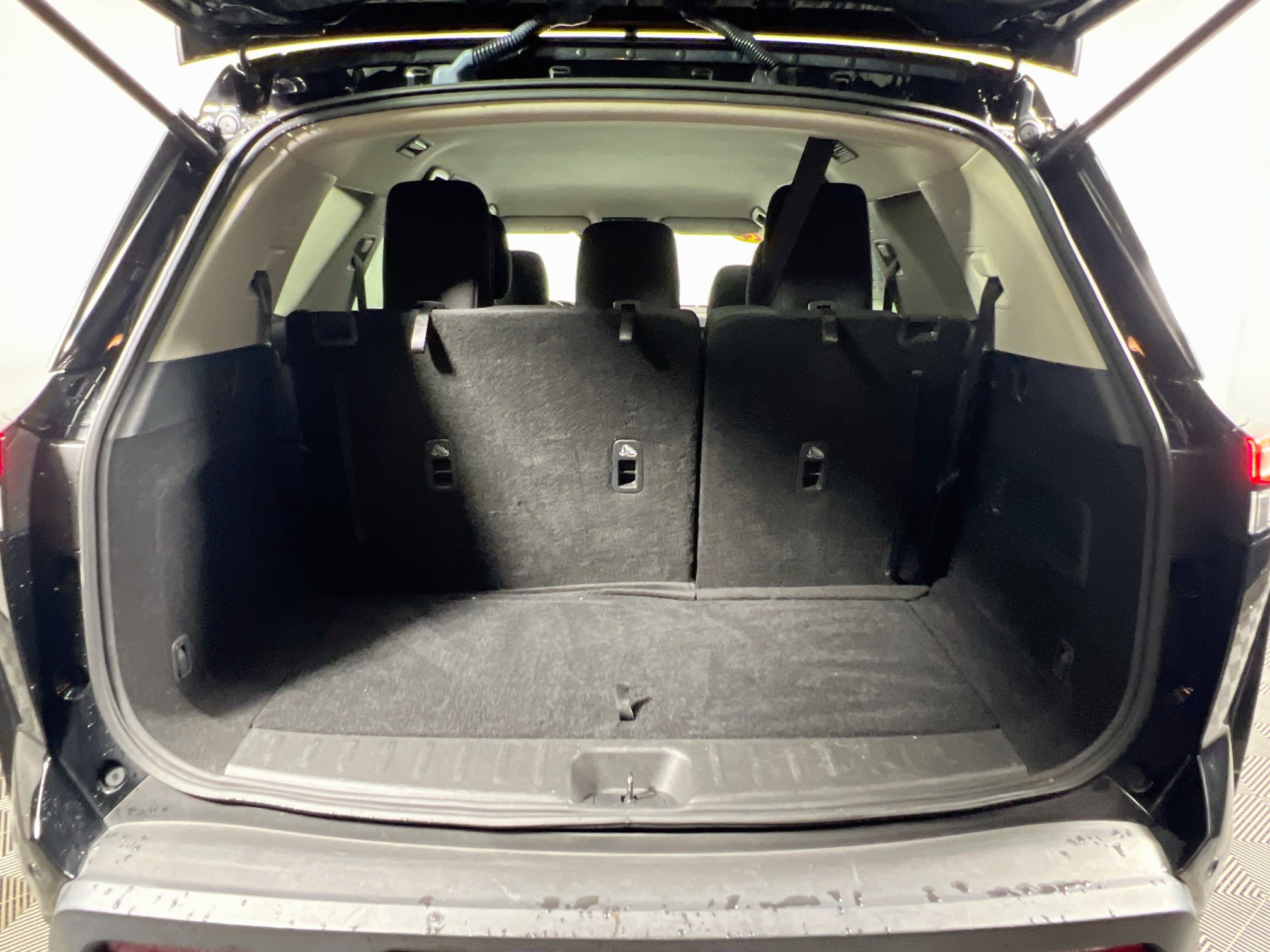 Used 2024 Nissan Pathfinder SV FWD image 34