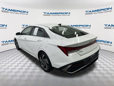 Used 2025 Hyundai Elantra SEL FWD image 3