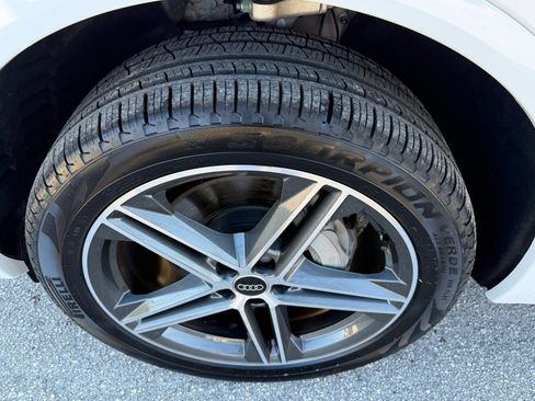 Used 2024 Audi Q5 e Premium Plus w/ Premium Plus Package image 30